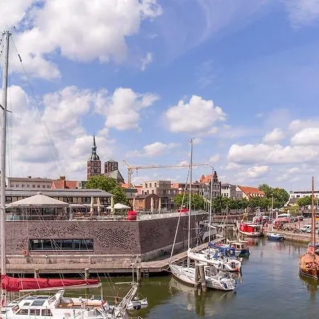 Kontorhaus Szálloda Stralsund